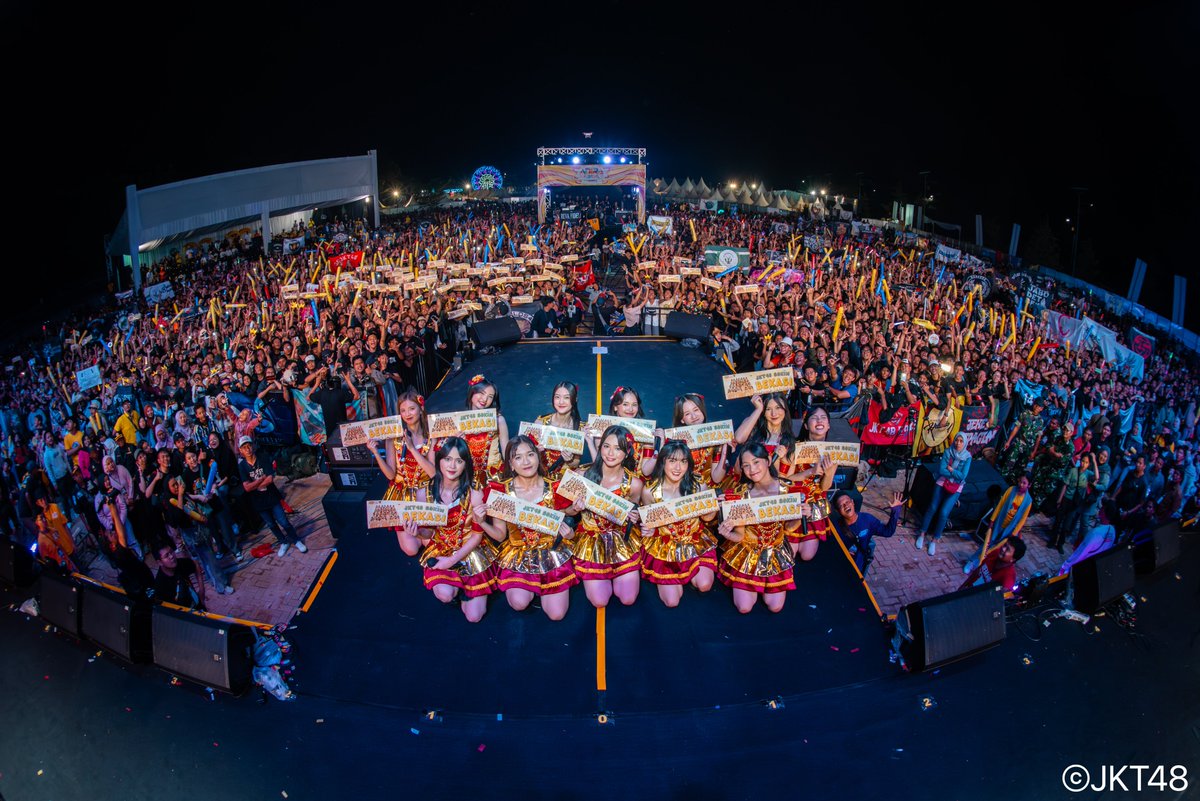 officialJKT48's tweet photo. Terima kasih Bekasi untuk keseruan malam ini di ADIRA FESTIVAL - Konser Musikaria!! Dukung JKT48 terus yaa, supaya kita bisa terus menghibur kalian di manapun kalian berada. Sampai bertemu di event selanjutnya!

#JKT48 https://t.co/k5Qmg0S8kP