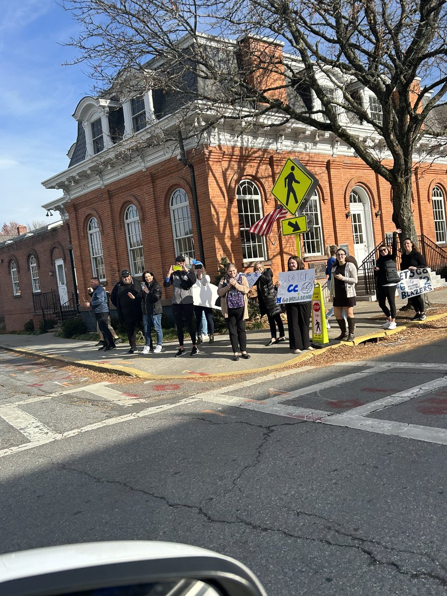 Thank you to our entire school community for a wonderful send off for our girls’ volleyball team as they compete today in the Class C NYS volleyball Final Four in Glens Falls!
Go Blazers!!!
<a href="/Athletics_MCSD/">Millbrook Blazers Athletics</a>