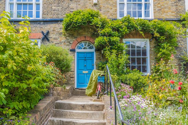 cadogantate's tweet image. Immerse yourself in the arts and culture of Swiss Cottage. From the vibrant Swiss Cottage Library to cultural venues, there&apos;s always something captivating to explore. cadogantate.com/en/guide-to-mo… #LondonGuide #ExpatTips