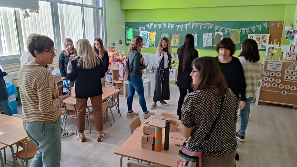 montessorirubi's tweet image. Compartim les nostres experiències amb l'escola Carme Auguet de Girona. Compartit ens fa créixer a totes i ens il·lusiona a continuar treballant 😍😍 Compartir és viure!! #ProjecteFaig #ConnectatalMontessori #Compartir #créixer