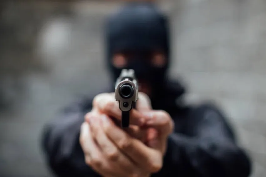 #Manipur: Masked men loot Rs. 2 lakh from a Tamil family at Moreh. 

Who would be those masked men??
Obviously, #Kuki_ZoDrugCommunity!!! 
If not them, who else would it be??

Such a type of incident is nothing new, they have been torturing every community living in Moreh
