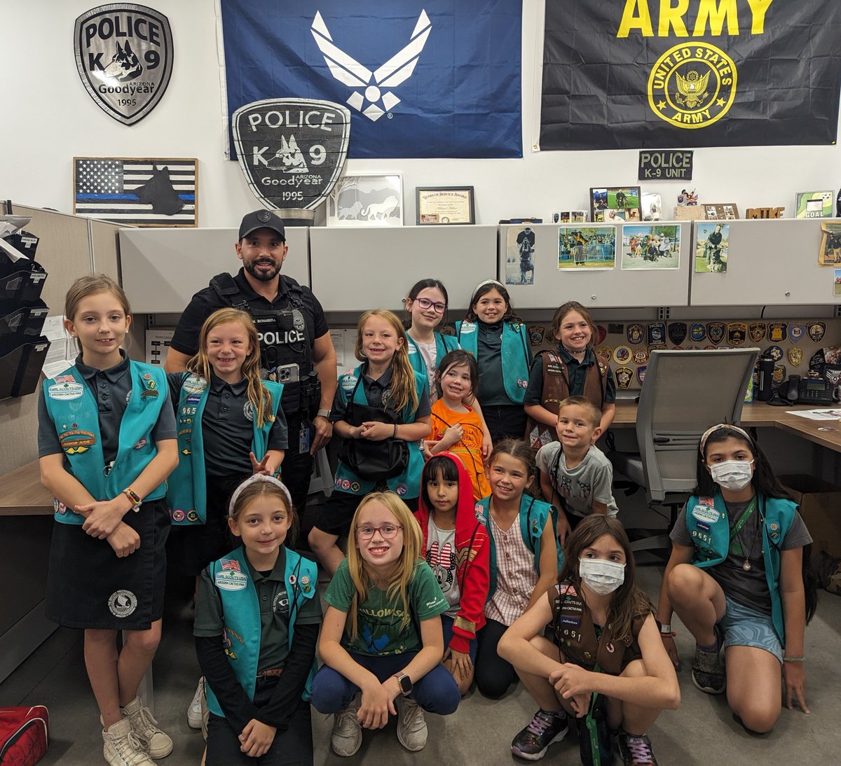 Goodyearpolice's tweet photo. Last week, the Goodyear Police Department had the absolute pleasure of hosting a special visit from our local Girl Scout Troop!
A huge shoutout to the Girl Scout Troop for their curiosity and enthusiasm! Thank you for making our day brighter. #GoodyearPD https://t.co/imjBuq9cpE