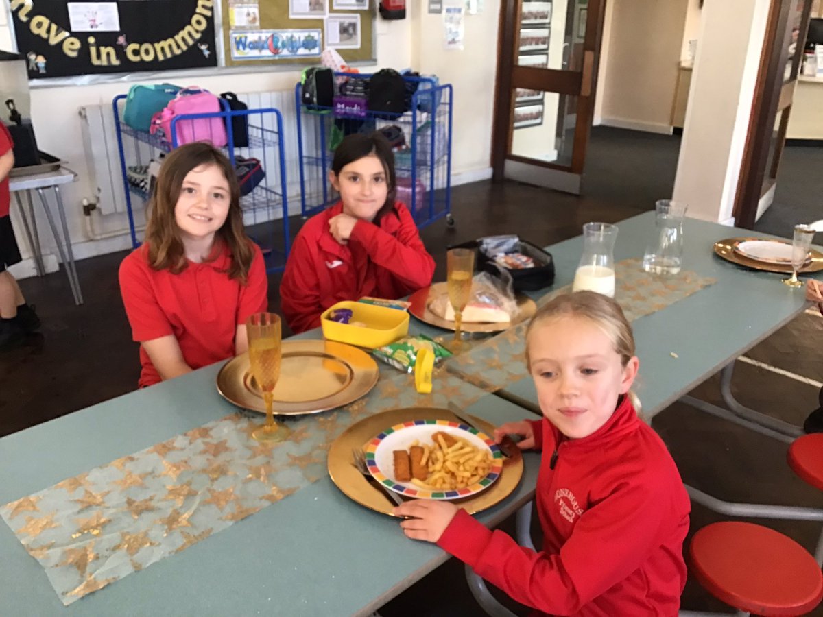 Monkhouse1's tweet photo. This week the children have been chosen for the #Goldentable for their super enquiry and curiosity demonstrated in Science #MHPSAmbitious #MHPSgoldentable #Proud https://t.co/ydzoaT8Y43