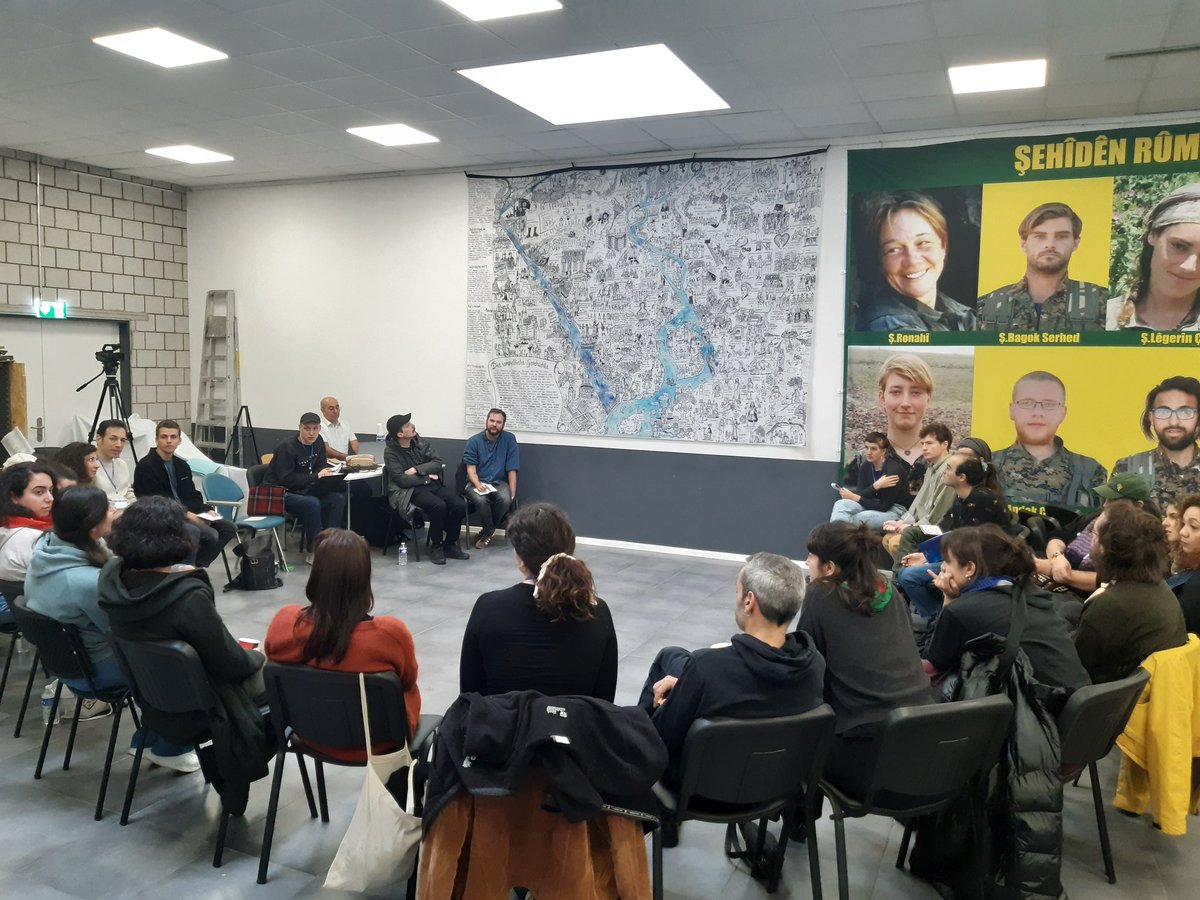 In the workshop of the Initiative Resistance and History of <a href="/demokonf/">Initiative Demokratischer Konföderalismus</a> (IDK) the motivation, aim, and method of history research was discussed in groups.

"The research is not an end in itself. We have to look at the root of society's problems to find solutions." 

#ArtOfFreedom