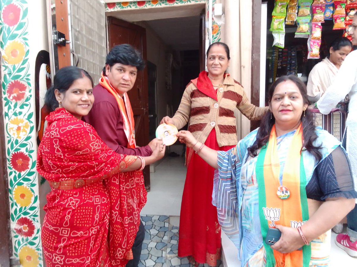 MShergadiya's tweet photo. भाजपा महिला मोर्चा जिला बूंदी की महिला टीम द्वारा बूंदी शहर में आज वार्ड 34, 58 में जन सम्पर्क किया गया। इस अवसर पर महिलाओं में भाजपा को लेकर अत्यंत उत्साह देखने को मिला।
भाजपा महिला मोर्चा बून्दी
#drrakshabhandari #ombirlakota #OmBirla #BJP4Rajasthan #NarendraModi #mediacover https://t.co/QHxWvxj7fB