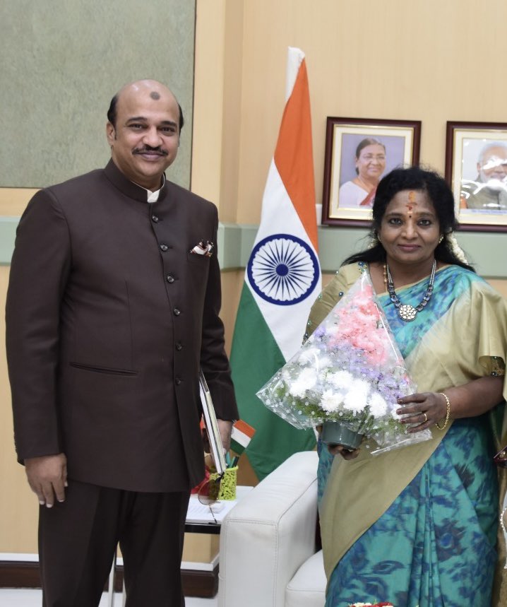 With The Governor of Telangana &amp; Pondicharry Smt. Tamilisai Soundararajan at Raj Bhavan Hyderabad. @DrTamilisaiGuv <a href="/narendramodi/">Narendra Modi</a> <a href="/AmitShah/">Amit Shah</a> <a href="/KTRBRS/">KTR</a>