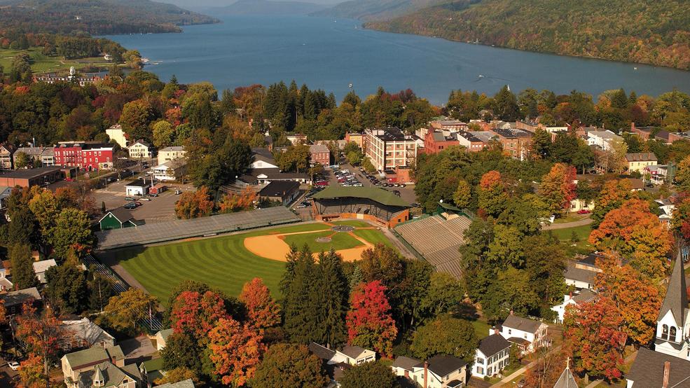 localBuddygo's tweet image. 🤣 Fun Fact Alert! Did you know Cooperstown, New York, is home to the Baseball Hall of Fame? ⚾️🏆 Swing by with Local Buddy for a grand slam of a time! 🗺️ #BaseballBonanza #CooperstownCraze #LocalBuddyApp 🧢🥳😄