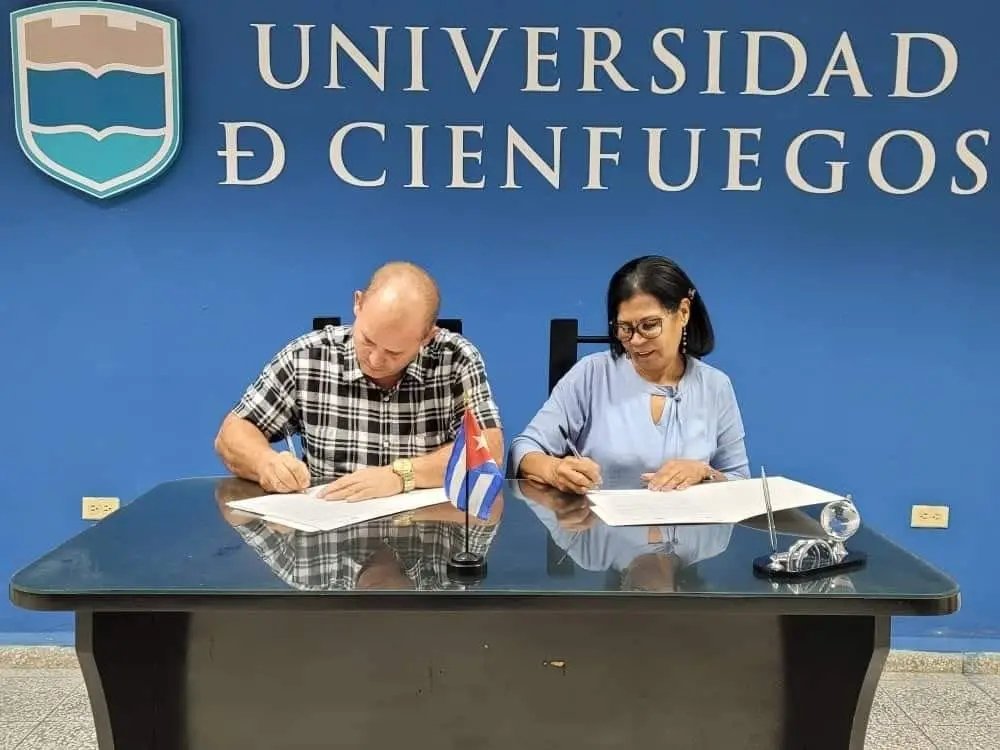 Robertoy1984's tweet image. Firma #Conveniodecolaboración la Rectora de la Universidad de Cienfuegos y el Director de la Estación Experimental de Pastos y Forrajes Indio Hatuey con el objetivo de estrechar las acciones de #cooperación y #garantizar la ejecución del proyecto internacional @CIENPINOSCuba.