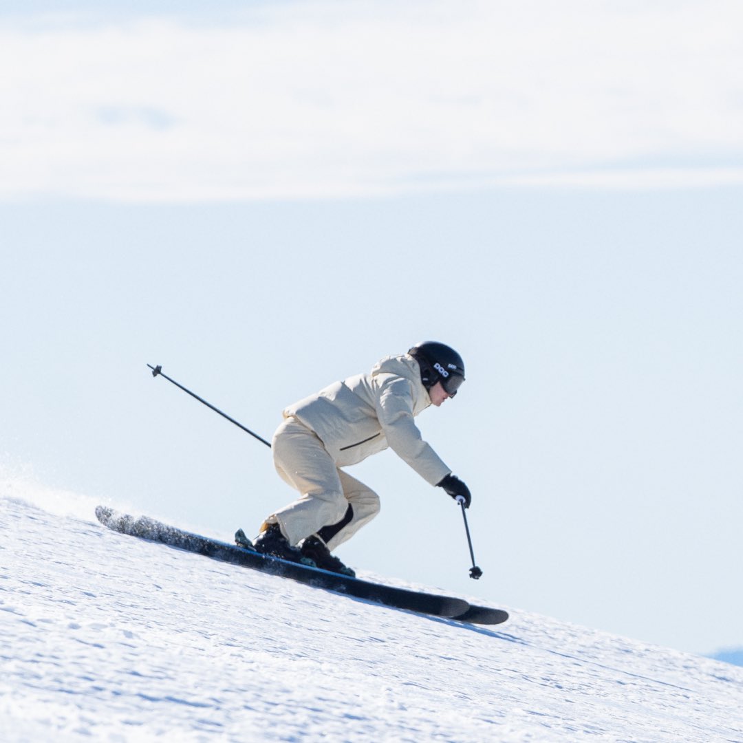 Oysho's tweet photo. Discover the new down from Minardi Piume Company SKI 10k padded jacket.
#oysho #ski #skicollection https://t.co/pLy2Y1KkoH