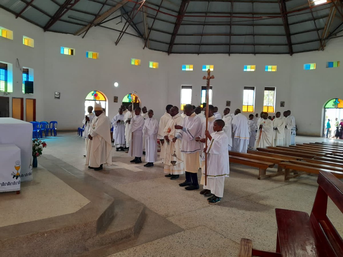 buyanjamyroots's tweet photo. It's was a historical day in our homeland. The renowned Katojo Subparish is now a Parish curved out of the current Ndama and Nyakibale parishes. We congratulate the Catholic community back at home and all over the world upon this milestone. https://t.co/j6CAp3XuWu