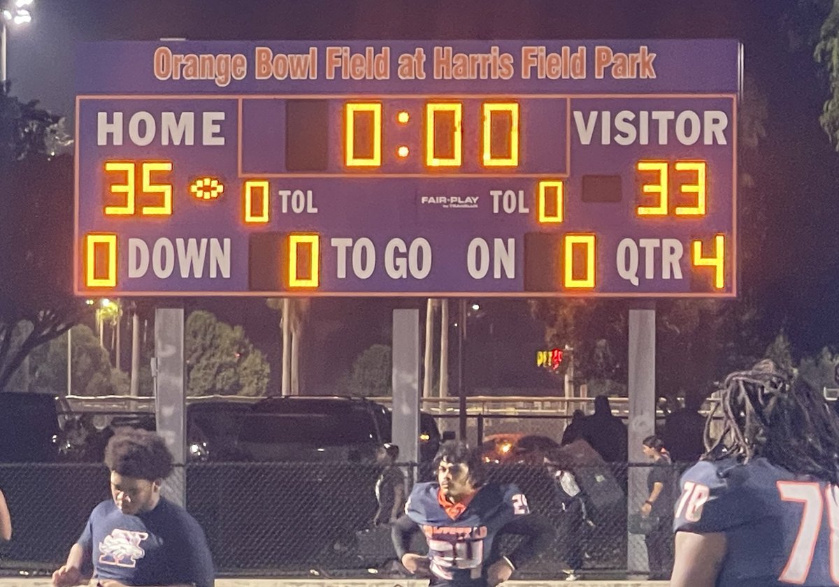 HSHBroncos's tweet photo. “Felt so nice, we had to do it TWICE”
Broncos advance to our 4th consecutive Regional Final!!#ExitONE #BroncoPride https://t.co/8oS1f2EnuY