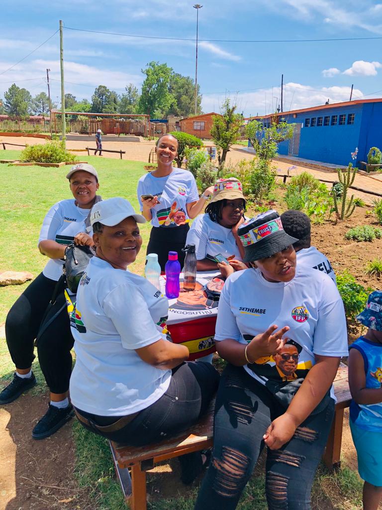 stumzaa_tm's tweet photo. @GautengIfp Ward 35 came out today, we will be at it again tomorrow.
#RegisterToVoteIFP
#ReSpanelaWena https://t.co/sCAXASK1nR