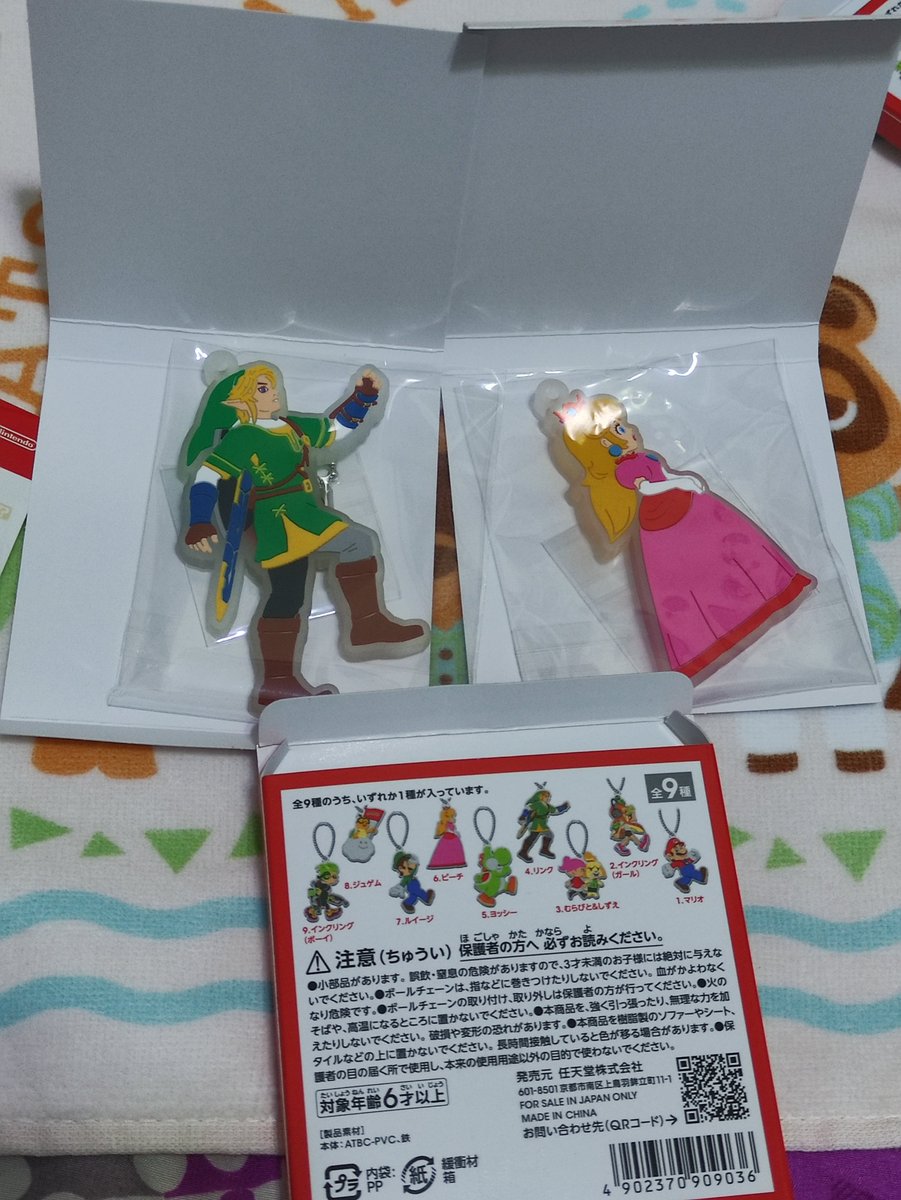 Boxes113's tweet photo. 今天排隊的戰果，錢包扁了 https://t.co/BuD5lv0B6f