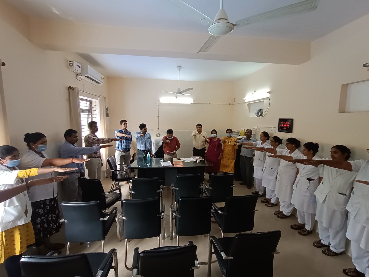 DHFWKA's tweet photo. As part of #WorldAMRAwarenessWeek 2023, all officers of the Health Dept. at Arogya Soudha, Bengaluru, pledged to combat #AntiMicrobialResistance.
Health officials & medical staff across the state have also pledged to prevent the inappropriate use of antibiotics. @PATHtweets https://t.co/plCwqCQ4kE