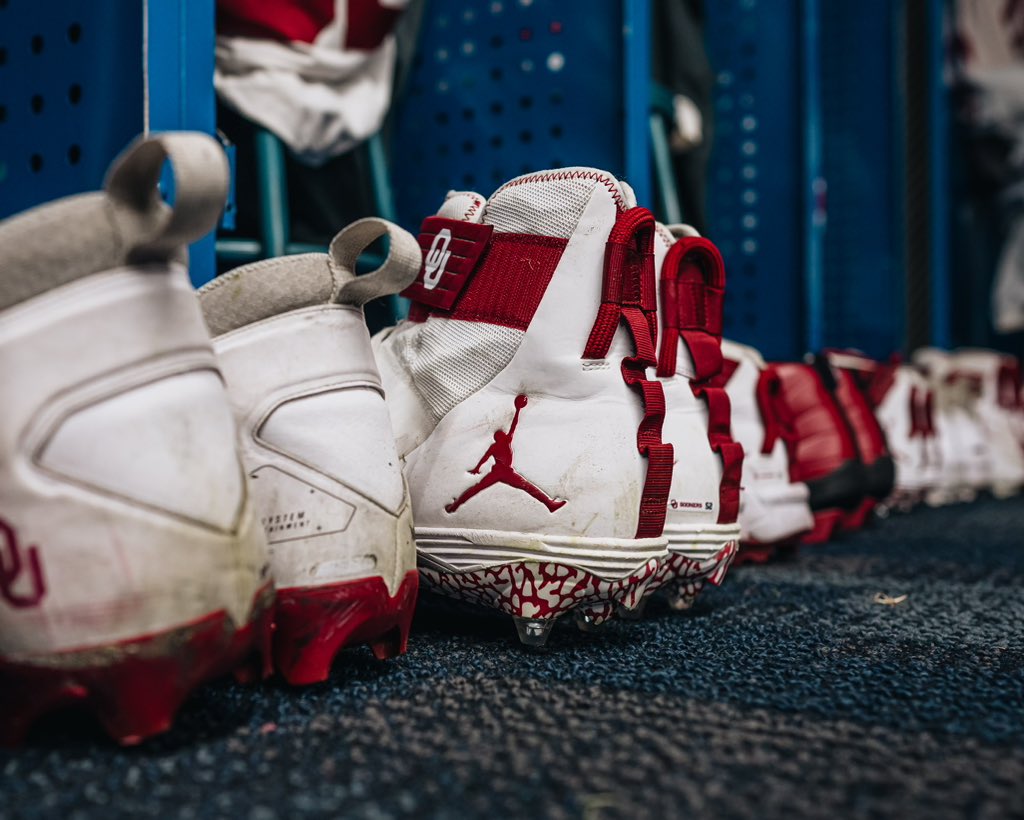 OU_Football's tweet photo. Nothing better 🧊

#OUDNA https://t.co/tGXFqNU5Oq