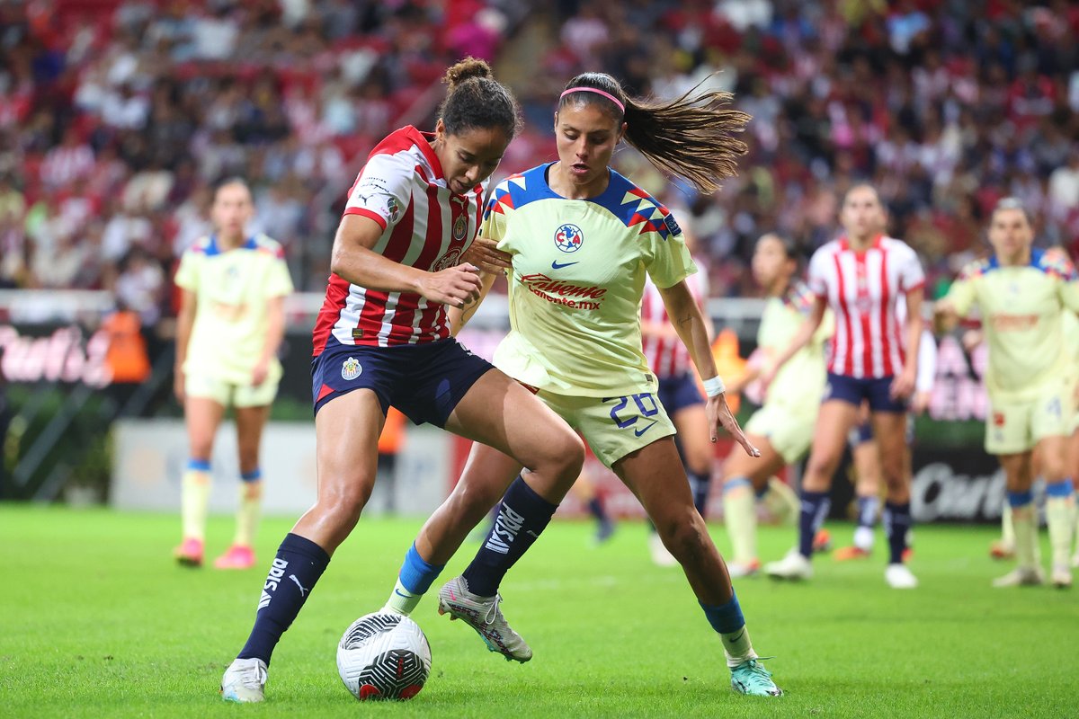 ChivasFemenil's tweet photo. Este equipo no se rinde, este equipo es Resiliente, este equipo lucha 🔥💪🏼
#3sPorChivas 🐐🇫🇷 https://t.co/OuezeEGTR1