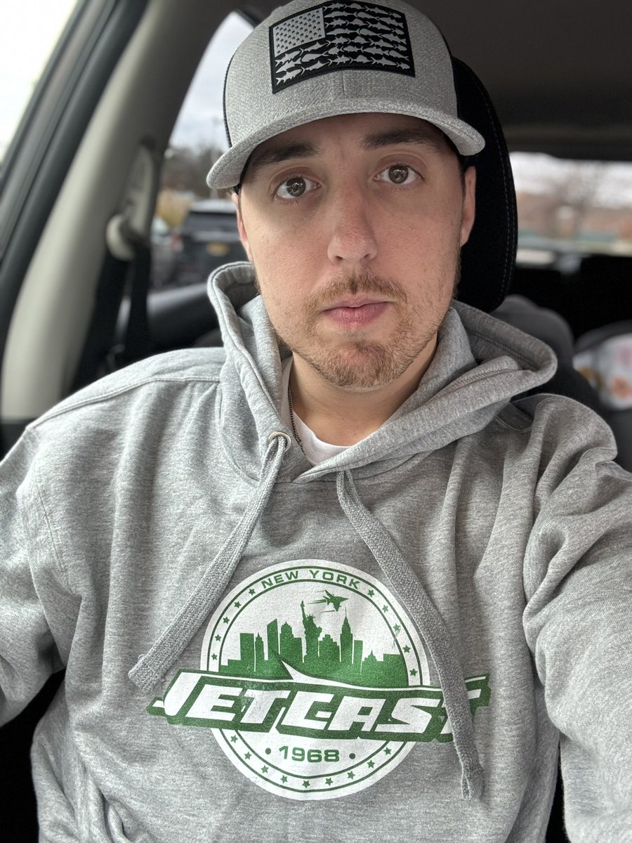 Real_RaymondE's tweet photo. What a great day for a new hoodie ๐ #JetCastNation https://t.co/E8NpcolaGM https://t.co/uwF1WMYYao