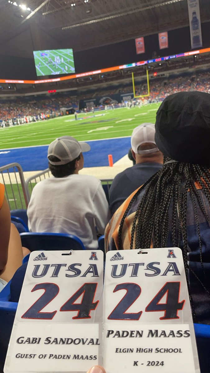 Paden_Maass_6's tweet photo. Had a great night last night in San Antonio @UTSAFTBL. It was great meeting @Coach_CRoberts and talking about my season and UTSA. Thanks @CoachSeanDavis for the invite! #BirdsUp https://t.co/Ie5WYyWGqU