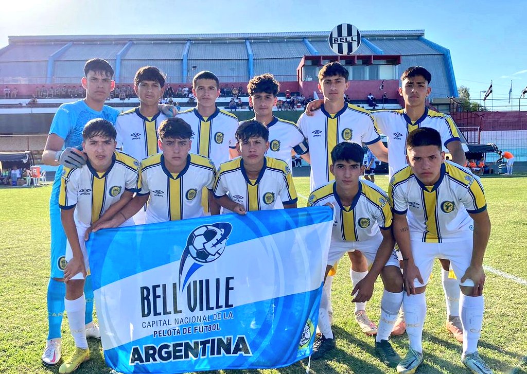 CARCJuveniles's tweet photo. #Juveniles | XX Torneo Sub15 Bell Ville

¡La 2008 canalla se quedó con el título! La #8va de #RosarioCentral, dirigida por Mario Paglialunga, ganó el torneo que se realizó durante esta semana en la localidad cordobesa.

🏆 🇺🇦 Campeón
⚽️ Goleador: Gino Pavoni

#vamoslospibes 🇺🇦💪🏻 https://t.co/vLvGlnHhX7