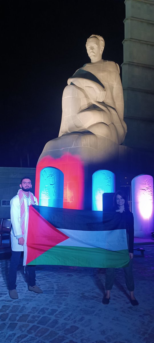 Anoche la Plaza de La Revolución se vistió de amor a Palestina.
Momentos inolvidables con los hermanos palestinos y cubanos de corazón.
#FreePalestine