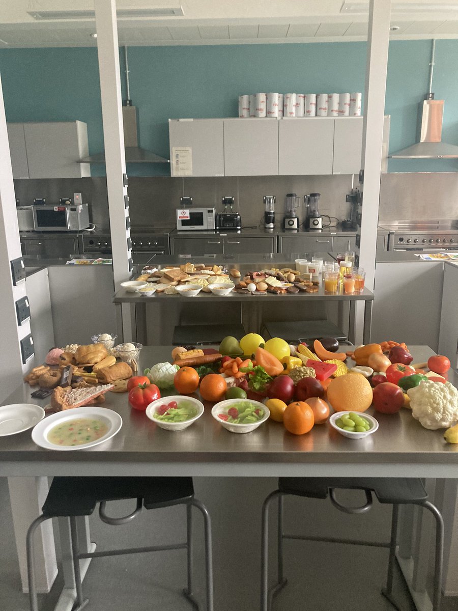 Showing potentially students everything about nutrition! 🍎Hope to see new faces in September! 😁For those interested in the MSc Applied Human Nutrition, check out our online information &amp; upcoming open day brookes.ac.uk/courses/postgr…