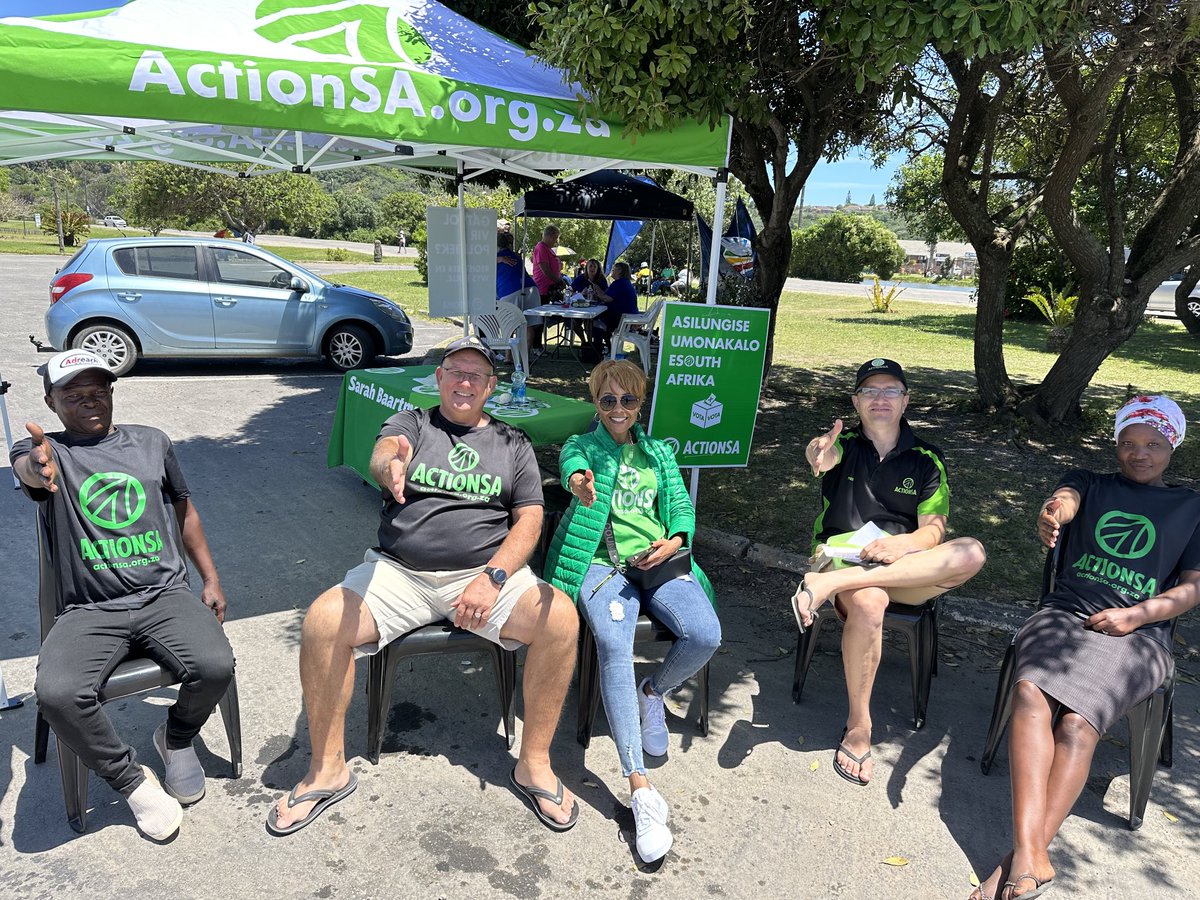 Action4SA's tweet image. Eastern Cape Province 💚

The one and only @AtholT along with other leadership, out and about and encouraging people to #RegisterToFixSA 

No vote, No voice, No change

#EachOneBringOne
