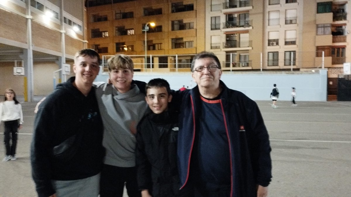 ClubAmigosCJ's tweet photo. Estupenda tarde de ludoteca y Centro la de ayer. https://t.co/pams2ObDUd