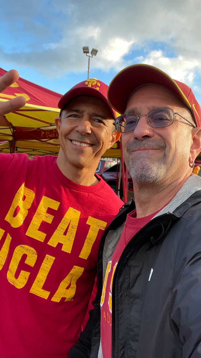 SCweet_Trojan's tweet photo. Good morning LA! #BeatTheBruins ✌🏻 https://t.co/gViRHLJtJ8