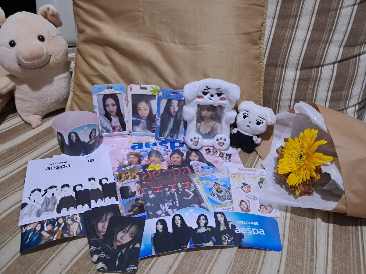 MEarth417's tweet photo. ขอบคุณสำหรับกอว.ทุกชิ้น เพื่อนๆที่มาด้วยกัน ดีใจไม่ต้องมาคนเดียวแบบเหงาๆแล้ว🥹
ขอบคุณบ้านเอสป้าไทยแลนด์ที่จัดคาเฟ่ด้วยนะคับ🙏🏻 น่ารักมากๆเลย🤟🏻
#WelcomeToaespa_World https://t.co/LHyKIz5BCR