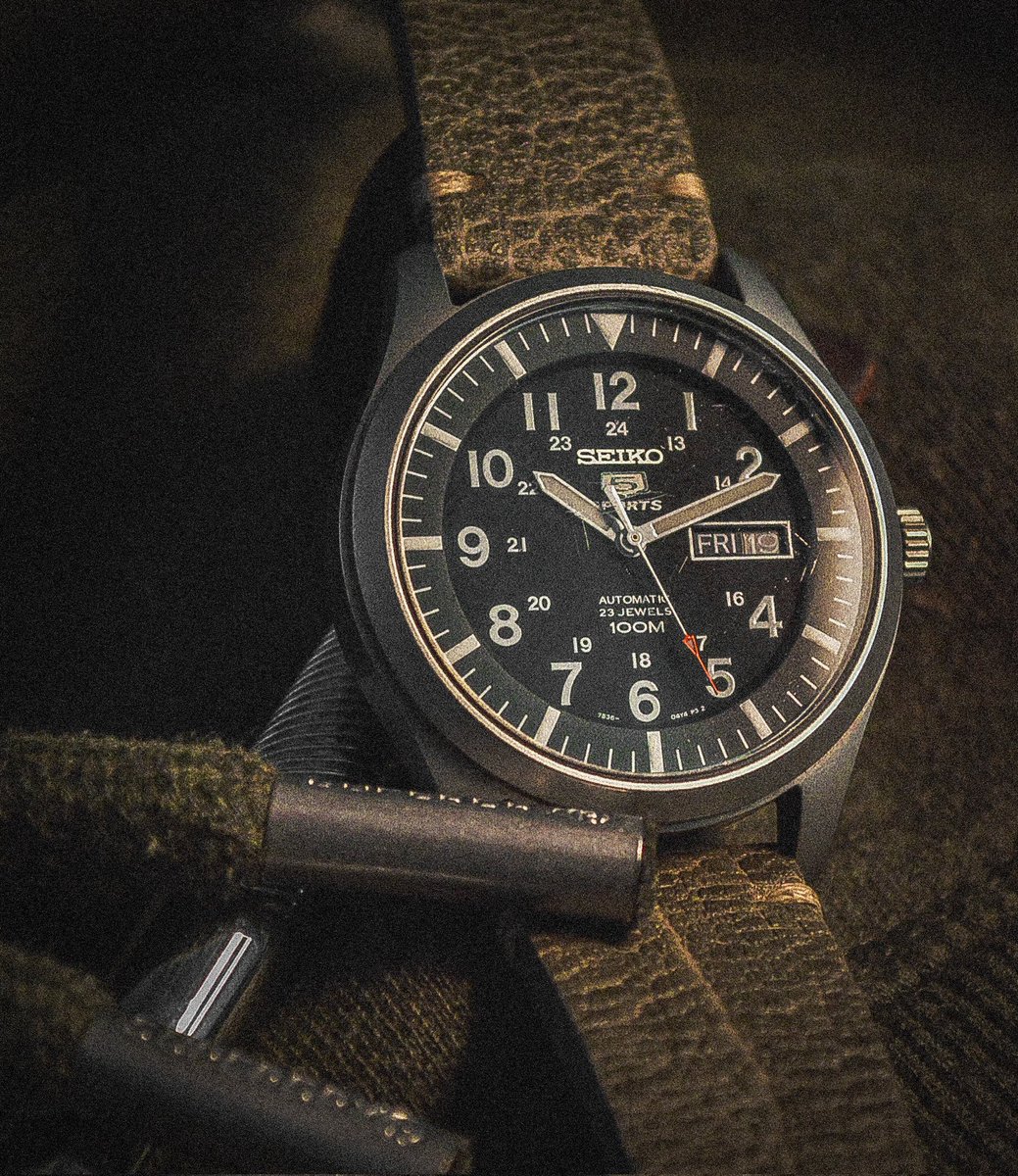 macromovement's tweet photo. It's Brittany bitch

@barkandjack @CameraLeon @petermckinnon @peakdesign @keepovisuals @philipbwing @ThePhotoHour @kristianhaagen @watchgecko @thewatchcc

#seiko #watchphotography #collection #barkandjack https://t.co/ZpCMgRWSpj