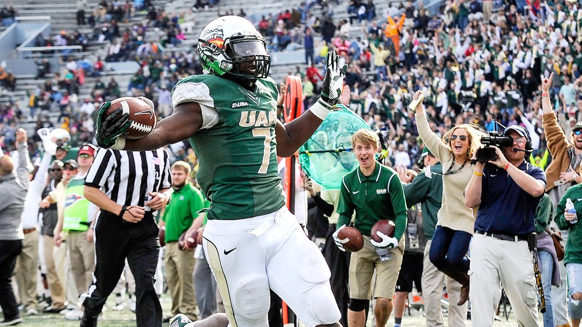 FLG0606's tweet photo. #AGTG After a great conversation with @KennethGilstrap and @CoachWAppleton I am beyond blessed to receive my first 🅾️ffer from @UAB_FB ‼️ #firebreathersonly @DilfersDimes @CoachLewis_shec @CoryHelms7251 https://t.co/Zgs6GJnYY9