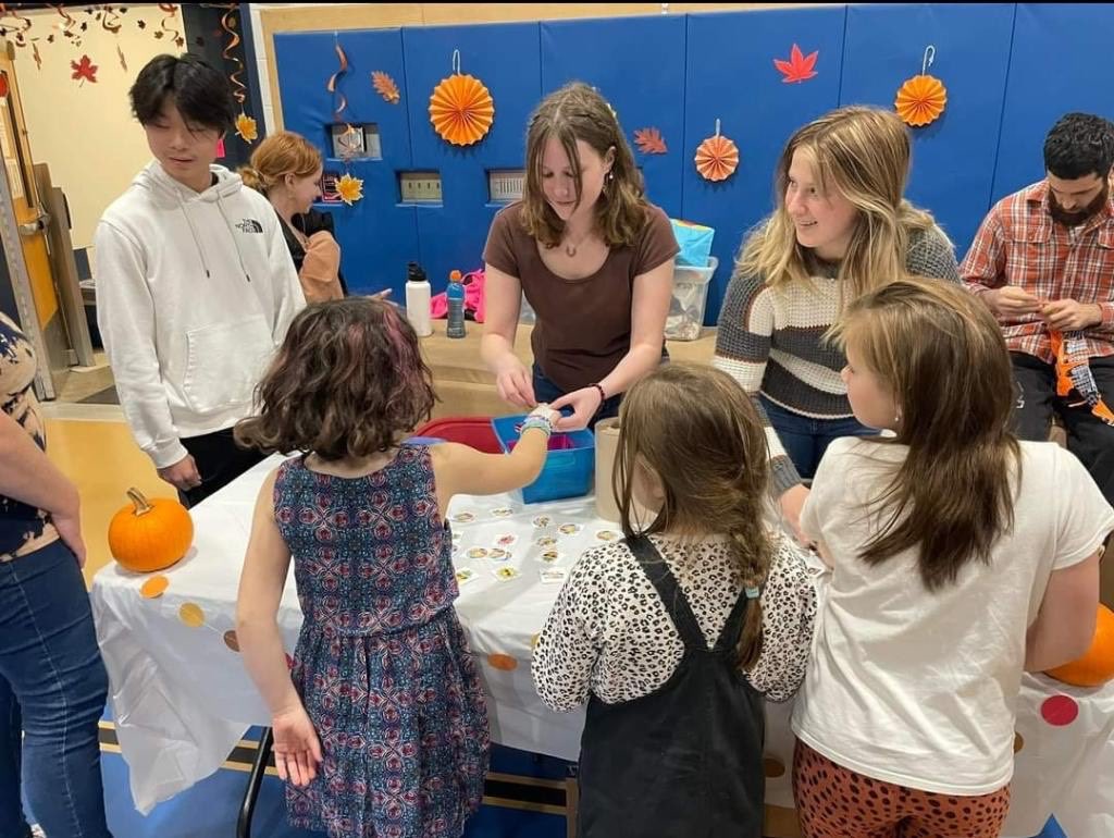 kurtjannke's tweet photo. 💙 Not related to any of the many clubs I advise, I put together a team of 9 LHS students to help at last night’s dance at GFS. So many Colonels are eager to help! If looking for service opportunities, stop by 211 or email. What a great community we have here in Ledyard! 💙 https://t.co/k5V3CtEerL