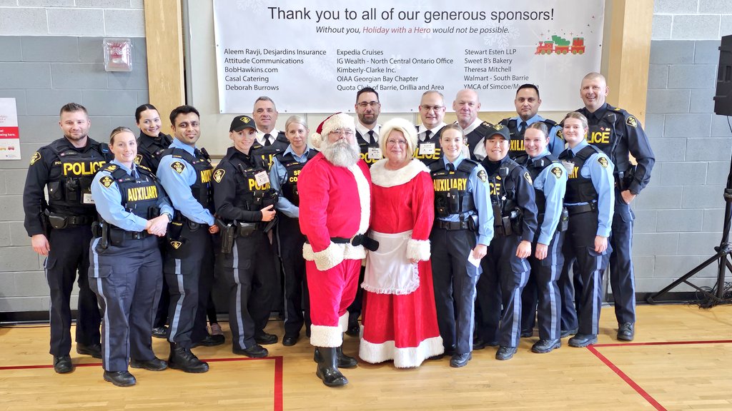 OPP_HSD's tweet photo. Thank you to everyone who helped make #HolidayWithAHero an overwhelming success, 🎅 🤶🏼 👮🏿👩🏻‍🚒👩‍✈️🚑🚒🚔🦌☃️🎁🎁^ks https://t.co/JxkFxpBV1M