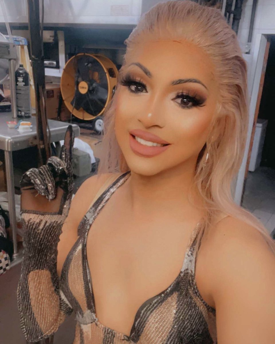 TheFranXesca's tweet photo. slick back hair looking gorg https://t.co/Q6e2u9iZw2