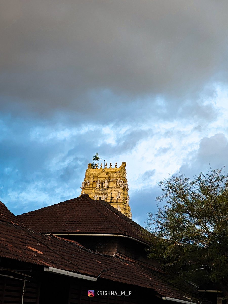 ಹರೇ ಕೃಷ್ಣ - HARE  KRISHNA 🙏
.
.
#krishnamatta #gopuram #rathabeedi #traveludupi #travelkarnataka #templesofindia #oneplusphotography