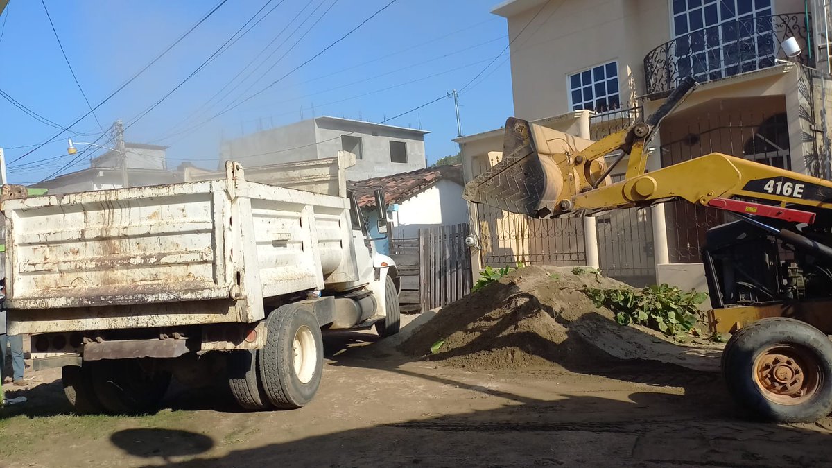 YasirDeloya's tweet photo. Desde la comunidad de #Tetitlan las #Brigadas del @GobiernoTecpan continúan con trabajos de limpieza. https://t.co/jCPE37TwE5