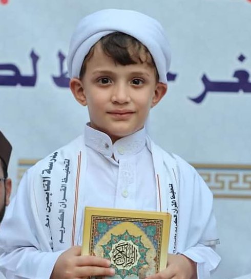 almarsd_news's tweet photo. استشهاد  "أصغر حافظ للقرآن في مدينة #غزة" الطفل أسامة وعددا من أفراد عائلته بقصف اسرائيــلـي https://t.co/WFnj7WOKWj