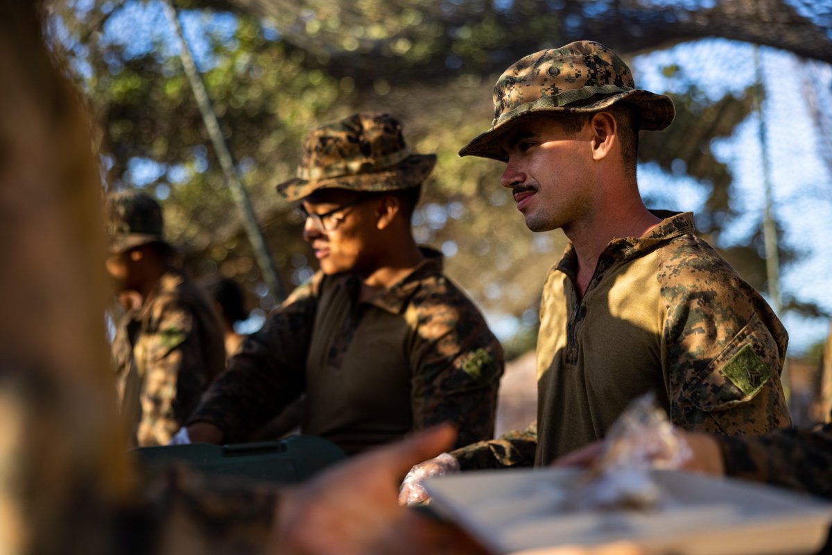 #Marines with <a href="/3d_Marine_Div/">3d Marine Division</a> prepare chow for Marines participating in KAMANDAG 7 in The Philippines, Nov. 8. 

KAMANDAG is a Philippine Marine Corps and U.S. Marine Corps-led exercise aimed at improving bilateral readiness.

#USMC #AlliesandPartners