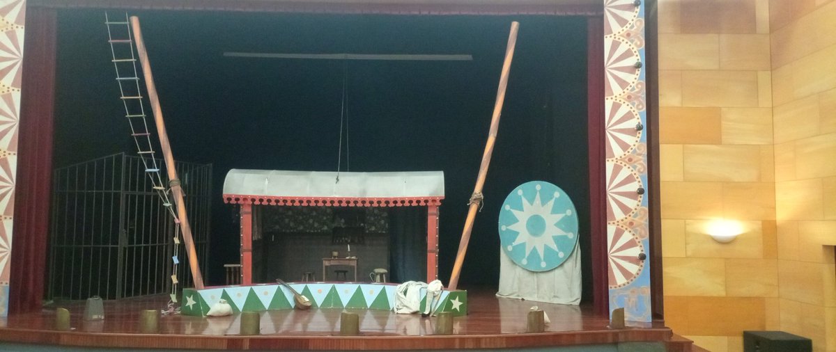 Menecmos's tweet photo. Ya está el circo montado. Hoy actuamos en el IV Certamen Nacional de Teatro Amateur de Pedrola "Océanos de Calamidades". #legqnes #menecmos #teatrosmsteur #poramoralarte @culturaleganes @MercedesULEG https://t.co/8wdq7FWeyl