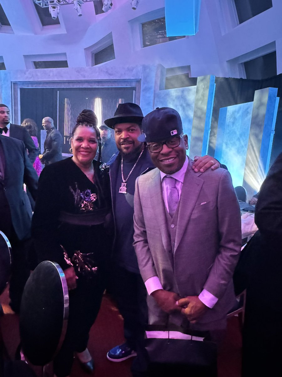 AliceMarieFree's tweet photo. An incredible night at Paid in Full Foundation’s Hip-Hop Grandmaster Awards. Congratulations to the honorees - Rakim and Scarface - for receiving the inaugural award! So much incredible entertainment and a night of celebration I will not forget! #takingactionforgood #paidinfull https://t.co/o9r0XQLkbN