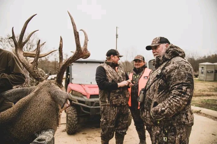 Good luck to all in the Sip’ on opening day of Gun season! Stay safe and hope y’all tellin stories around a skinnin shed sometime today.

#hunting #deerhunting #Outdoors #Realtree #househunting #huntingtonbeach #archeryhunting #huntingphoto #huntinggear #huntingtrip #huntinggirl