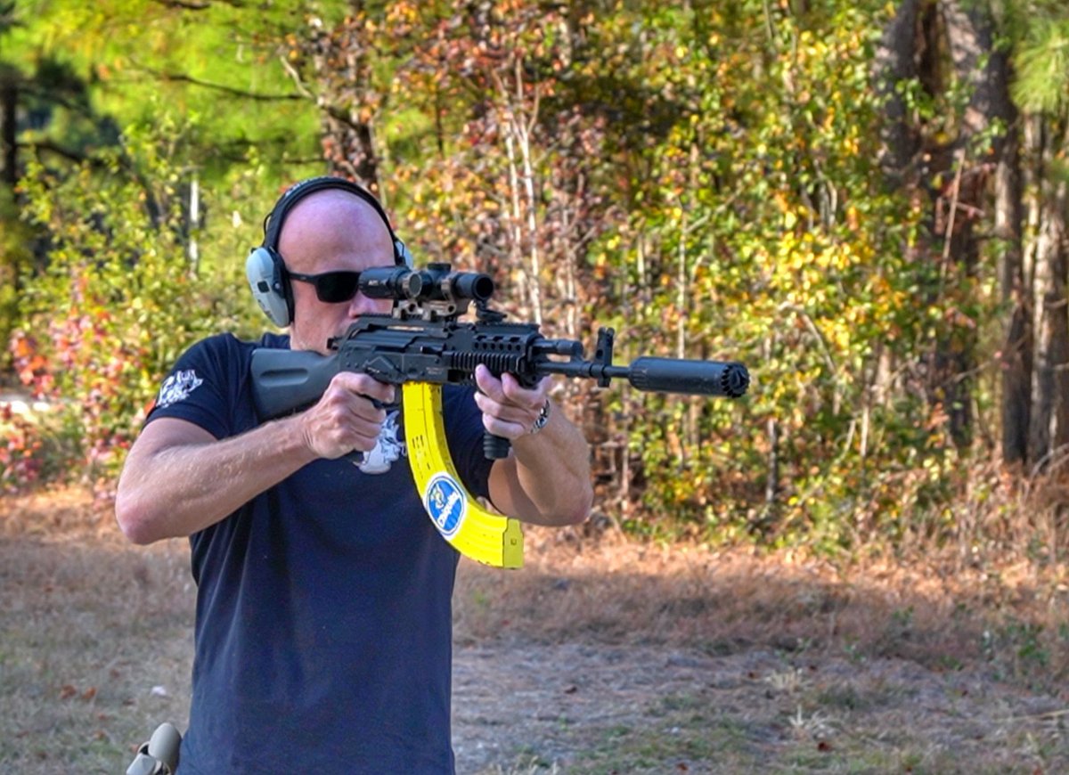 Mrgunsngear's tweet image. Standard capacity banana clip in the Polish Beryl AK wearing a Primary Arms 1-6x with 7.62x39 ACSS reticle and HUXWRX silencer 😎🔥

#PolishGirl #banana #StandardCapacity #CHIQUITA #Beryl #Radom #kalashlife