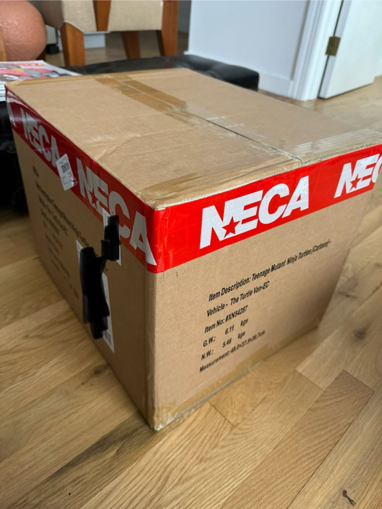 FigureReport's tweet photo. Surprise delivery! My Turtle Van from @NECA_TOYS showed up unexpectedly. No shipping notice, so keep your eyes peeled. Go to my IG for my unboxing! #tmnt #turtlevan https://t.co/wvU2BPpzEV