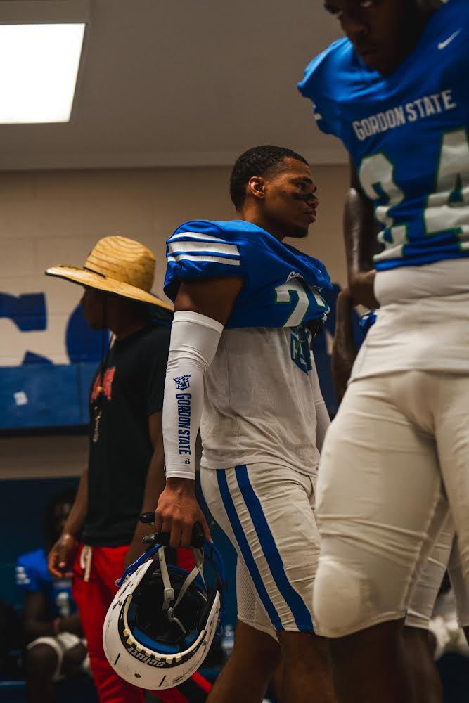 JacobManlius's tweet photo. Better living soon🖤 I plan on doing one more year at Gordon state college to prepare me for any level of next level football when I transfer out. Recruitment 100% open 💪🏽 https://t.co/UU1S5fOdeA