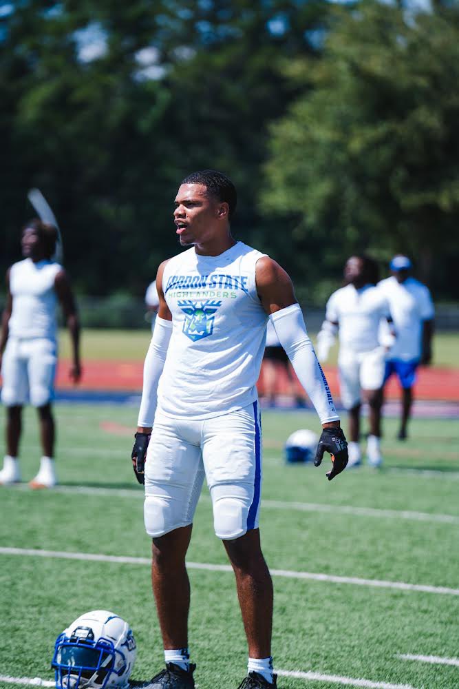 JacobManlius's tweet photo. Better living soon🖤 I plan on doing one more year at Gordon state college to prepare me for any level of next level football when I transfer out. Recruitment 100% open 💪🏽 https://t.co/UU1S5fOdeA