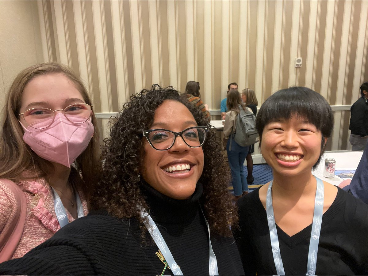 mimibee822's tweet photo. another wonderful memory from #EntSoc23 : meeting @JessicaLWareLab !! thank you for your kindness and words of encouragement :) https://t.co/c7Zs8jJSbc