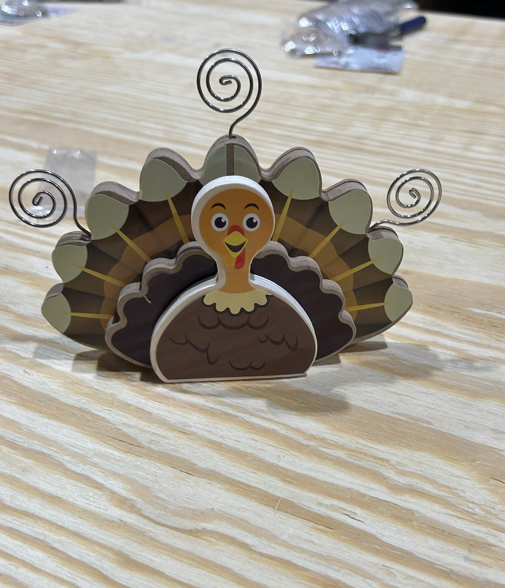 ginogilberto's tweet photo. Future DIYers here making turkeys at Whitemarsh Lowes….@BlueBoxR1 @DCT0813MD @MelindaCounts @kristiezw @oldakaka @Ashlynn_31 https://t.co/kDUjrSvj1h
