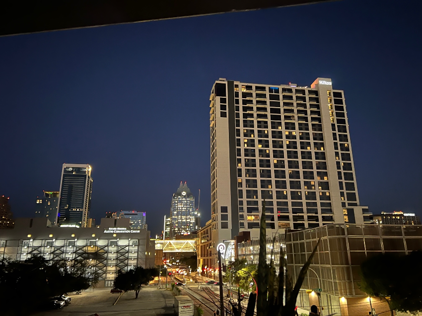 3walleraustin's tweet photo. A good look at the Frost Bank Tower (also known as the Owl Tower) from 3Waller.

#atxapartments #austinapartments #dowtownliving #austinrealestate #3waller #3rdstreet #downtownaustin #brandnewcommunity #weloveourresidents #petfriendly #austinlocators #atx #austin #austintx... https://t.co/wqHfDHuQsF