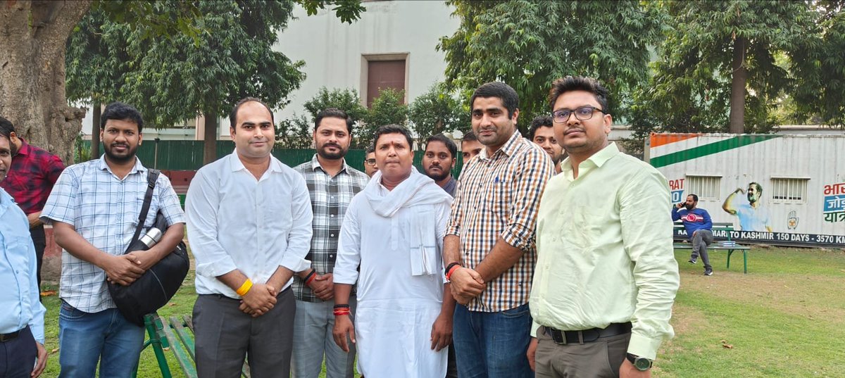 A delegation of ours met Shri @srinivasiyc in @IYC headquarters, New Delhi today and sought their support regarding the movement against injustice being inflicted by UPSC to lakhs of candidates across the country.

#UnfairUPSC #UnfairCSAT
