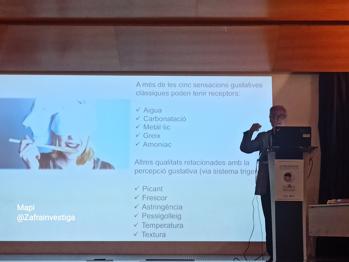 Zafrainvestiga's tweet photo. Ja posats en el menjar... el Juli Peretó ha impartit la conferència "Una història natural i cultural dels sabors" que unia les seues 2passions, la Biología evolutiva i la gastronomia i jo no he parat de prendre apunts👏
#IVCongrésCTEM
#conAdeSTEAM
"Cuinem per compartir" https://t.co/OAxd6YeuJ7
